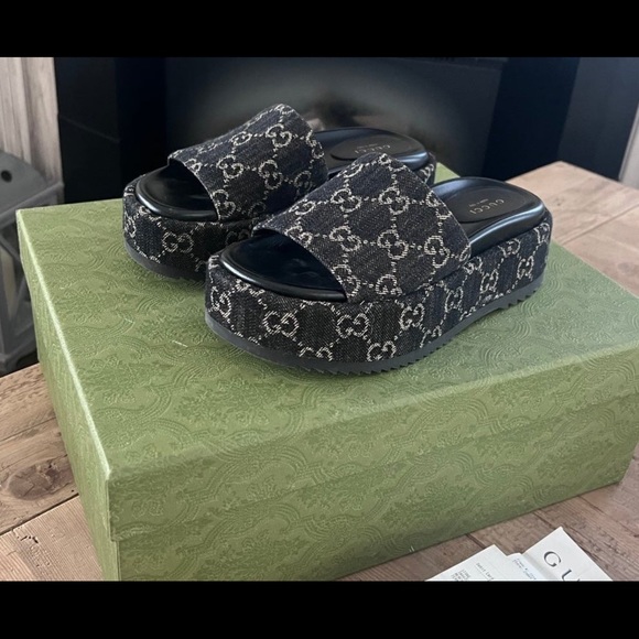 Gucci Platform sandals - Picture 1 of 6
